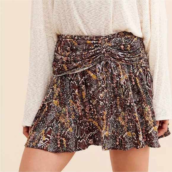Free People Skirt Womens 6 Saturday Sun Mini Miniskirt Brown Yellow Print Ruched - Picture 2 of 13